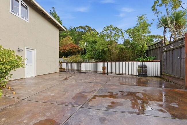 Building Photo - Exceptional Home in the Back of the Valley, Pacifica