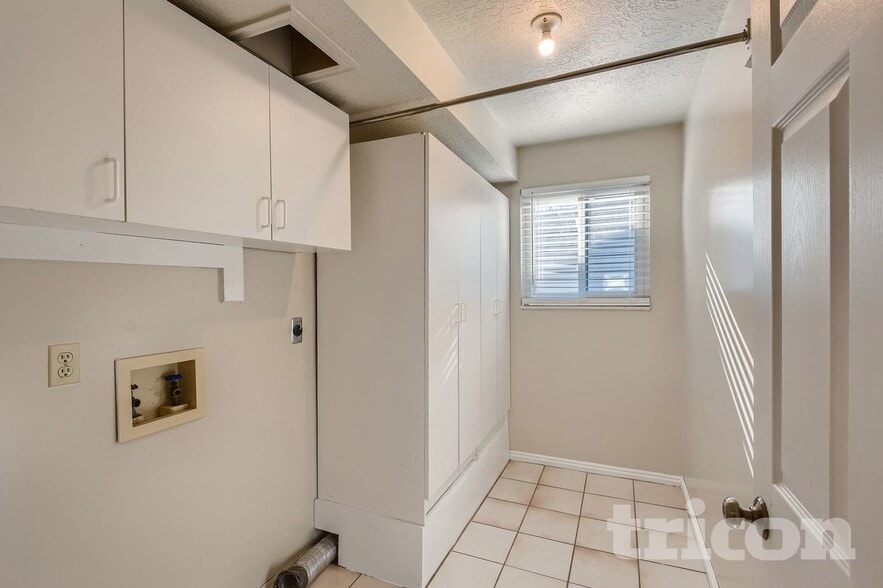 Building Photo - 1074 E 5100 S