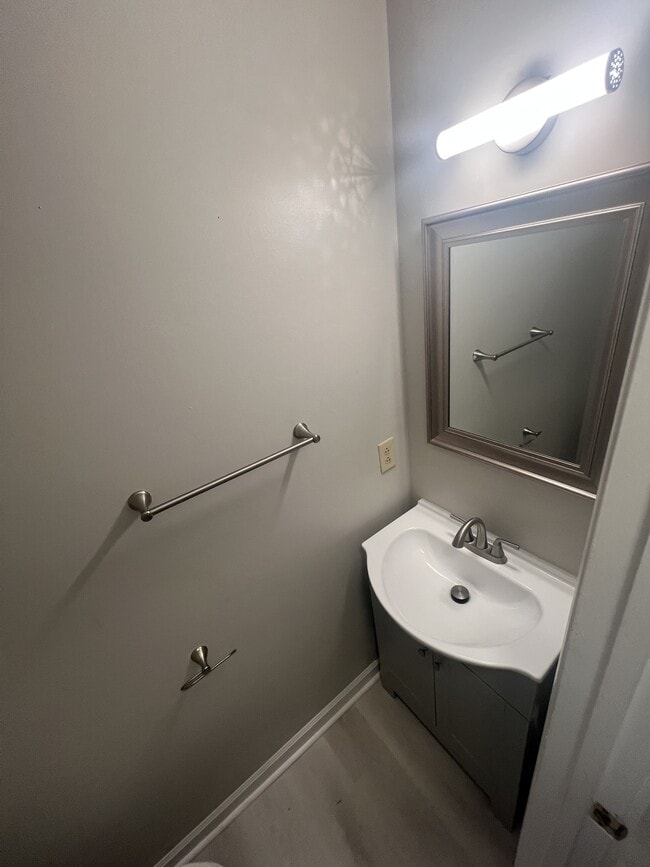 Building Photo - 716 Verdant Dr