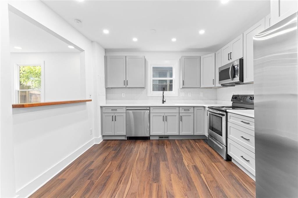 Building Photo - 487 Pasley Ave SE