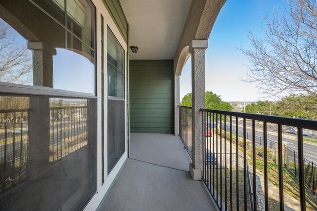 Building Photo - 501 E Stassney Ln