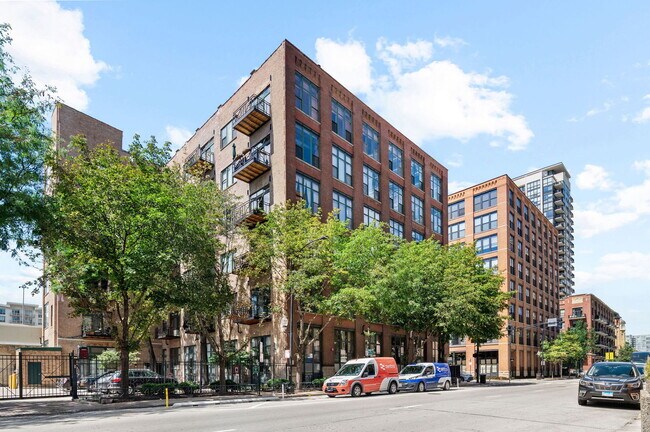 Primary Photo - 701 W Jackson Blvd
