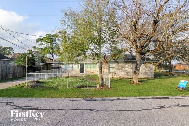 Building Photo - 3042 Weatherford St