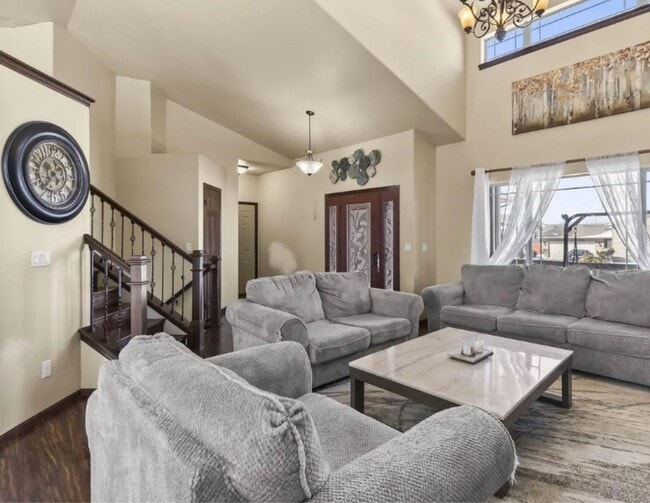 Building Photo - Move-In Ready 2 Bed, 2 Bath Home with 3-Car Garage – Sioux Falls Living at Its Best