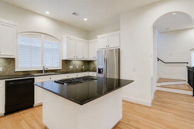 Building Photo - 1412 Castle Ct