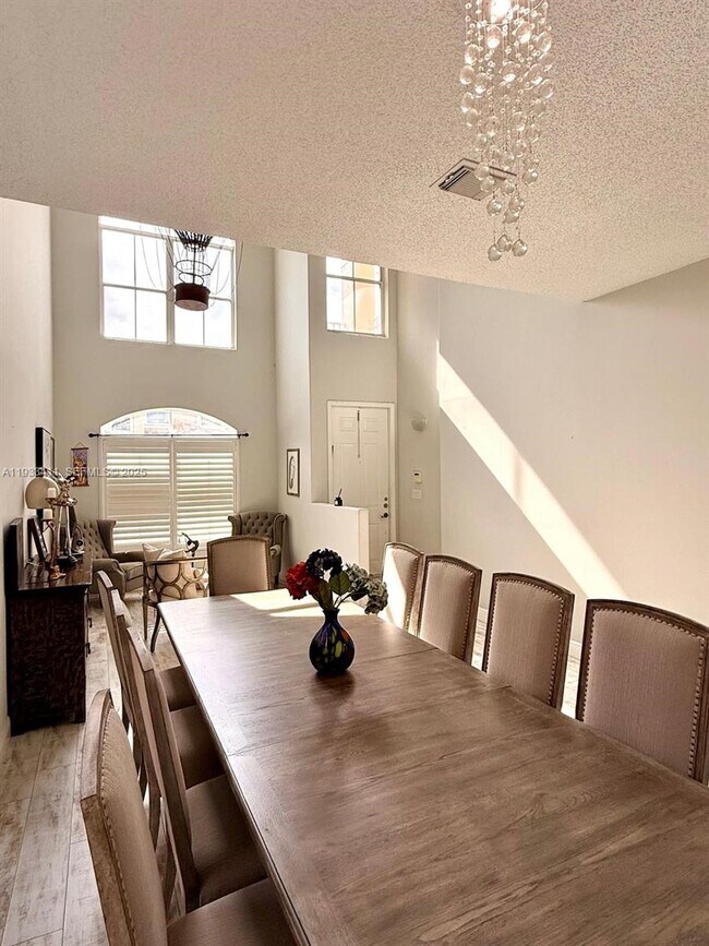 Building Photo - 3729 SW 51st St