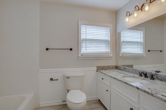 Building Photo - Remarkable 3/1/1! Pre-leasing for June 2026!