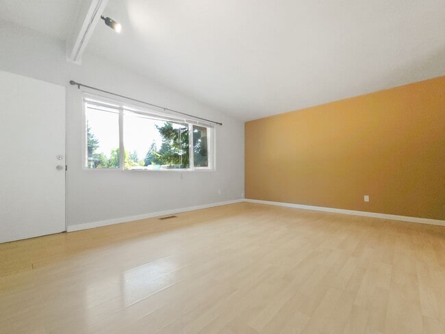 Building Photo - Bright Rambler in Prime Location