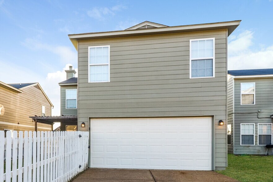 Building Photo - 1734 Addison Park Cove