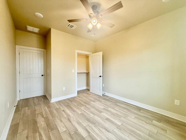 Building Photo - 1075 County Rd 678 E Natalia, TX 78059