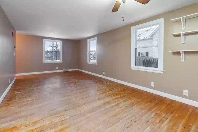 Building Photo - 705 Draper St