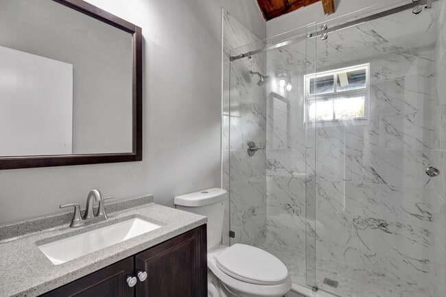 Building Photo - 18301 Murray Ln