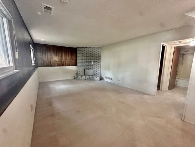 Building Photo - 21669 Tulipwood St