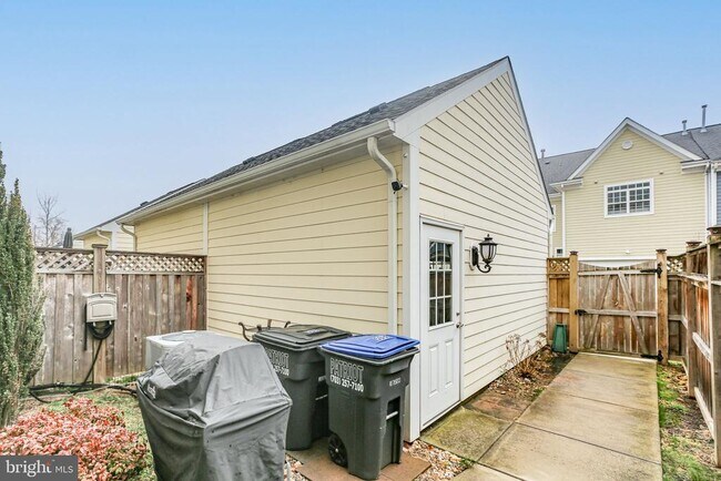 Building Photo - 568 Marina Landing Ln