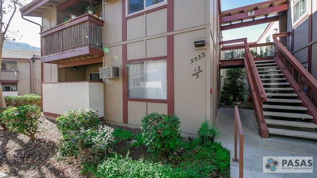 Building Photo - 1st Floor Remodeled Condo