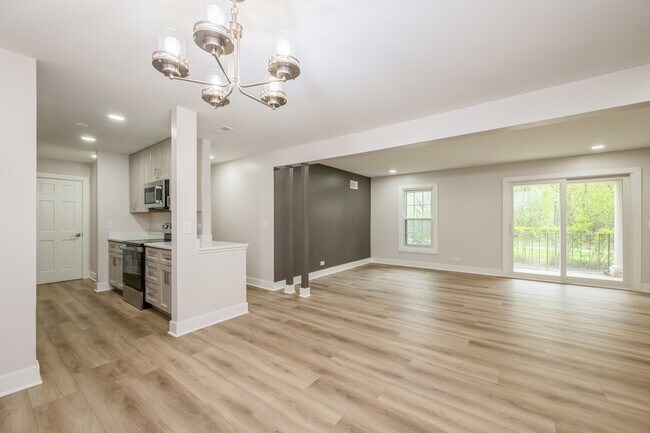 Building Photo - 563 Shorely Dr