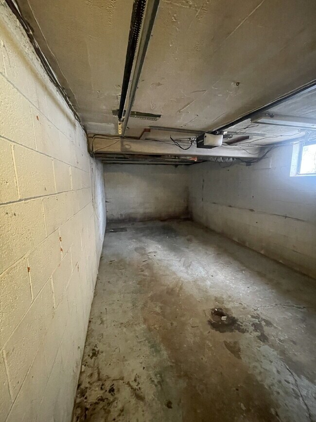 Building Photo - 149 Parkwood Rd