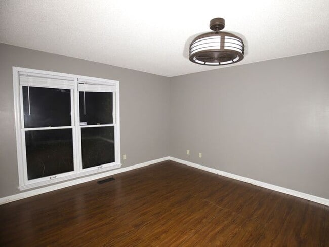 Building Photo - 104 Victoria Dr