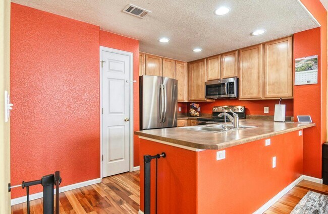 Building Photo - 16053 E Geddes Dr