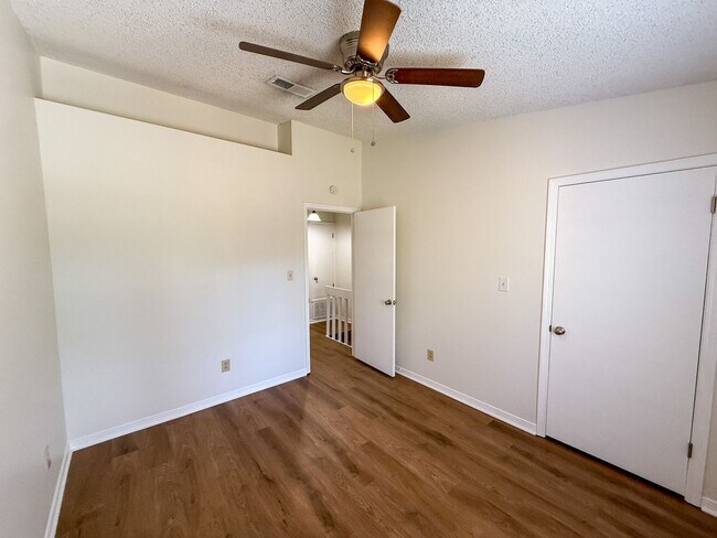 Building Photo - Pet Friendly & Completely remodeled 2 bedroom 1.5 bath townhouse available for rent!
