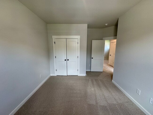 Building Photo - Beautiful 4BR/3BA Townhouse in Griffith Lakes