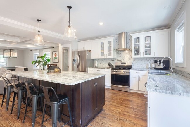 Building Photo - Gorgeous 4/3.5 w/ Bedroom on Main & Large,...