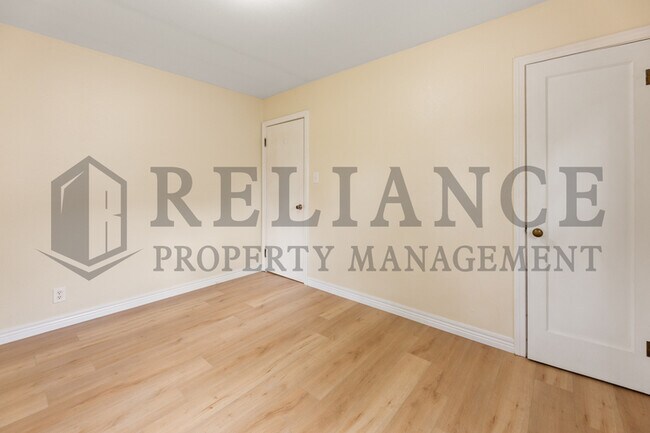 Building Photo - 1022 S Yale St