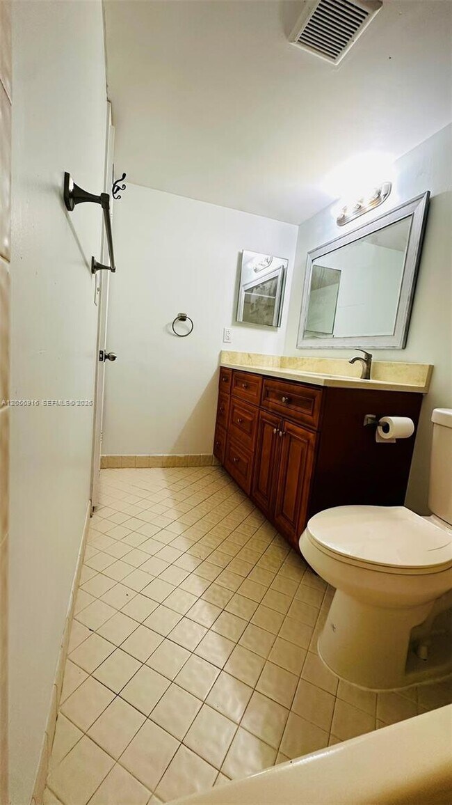 Building Photo - 2091 Coral Ridge Dr