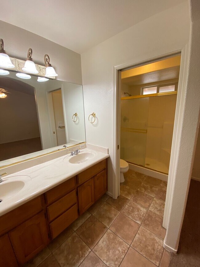 Building Photo - Coming soon, Beautiful Home located SE Visalia!