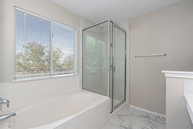 Building Photo - 403 Lakemont Dr