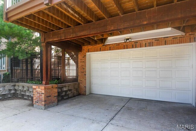 Building Photo - 20 Brighton Way