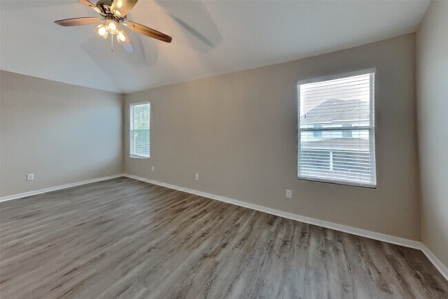 Building Photo - 15323 Fir Woods Ln