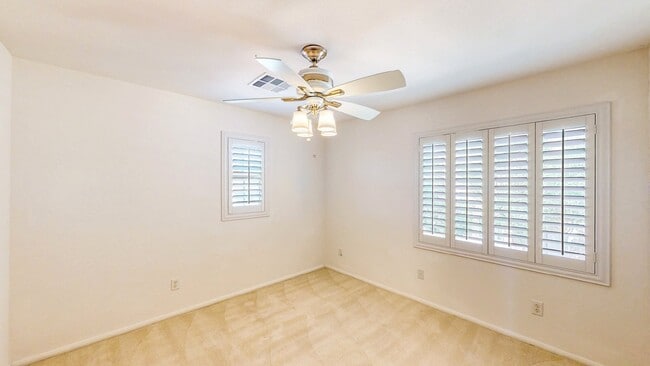 Building Photo - Beautiful 4 bedroom 3 full bath home with 2,902 Sq. FT. of living space.