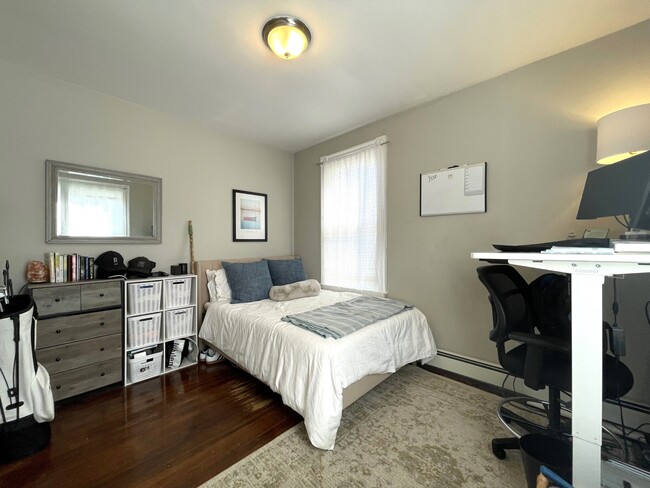 Building Photo - 62 Montcalm Ave