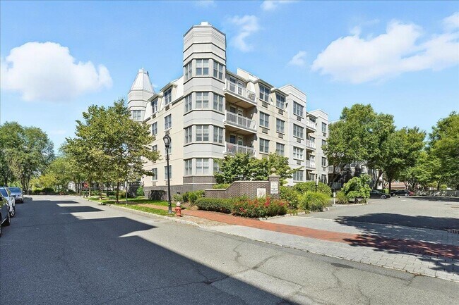 Building Photo - 15 FREEDOM Way