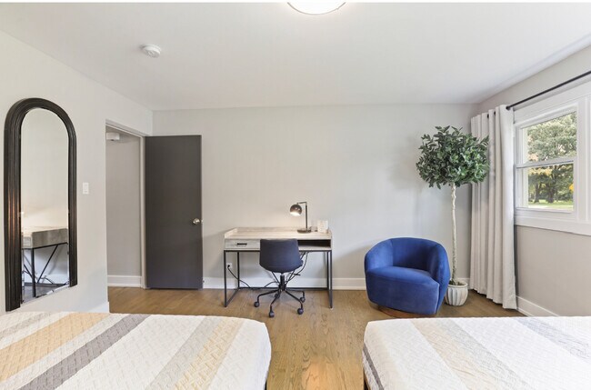 Building Photo - 2909 Flossmoor Rd