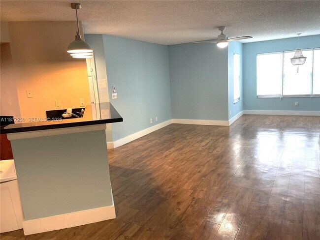 Building Photo - 12760 Vista Isles Dr