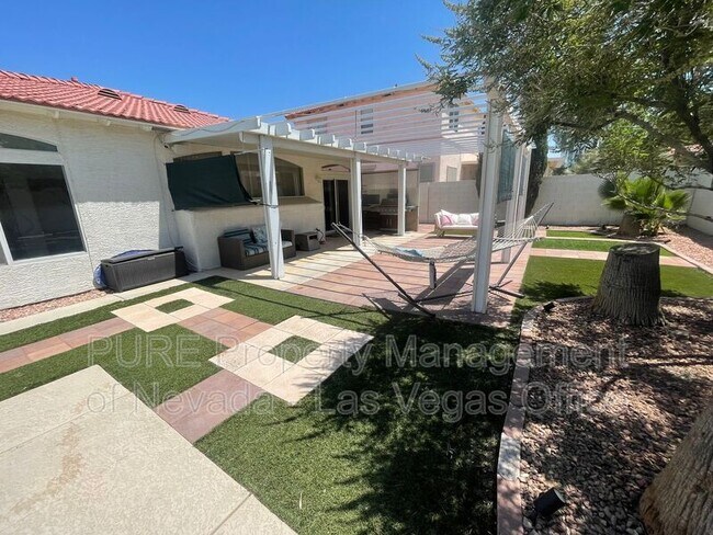 Building Photo - 9341 Lugo St