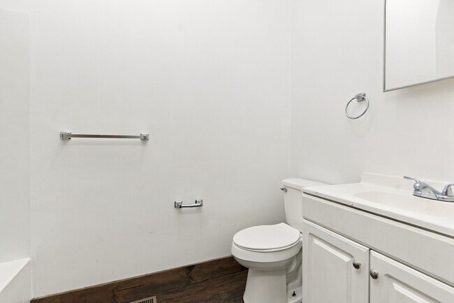 Building Photo - 233 Bellevue Ave
