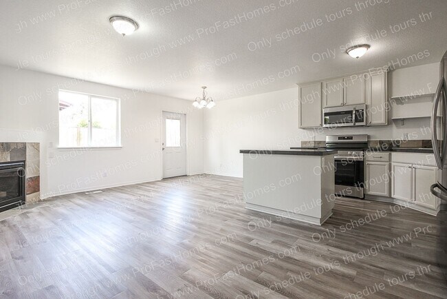 Building Photo - 218 NW Connell Ave