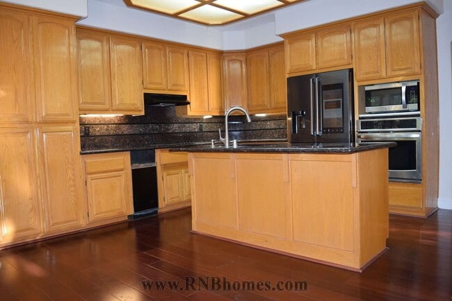 Building Photo - 303 Ironwood Cir