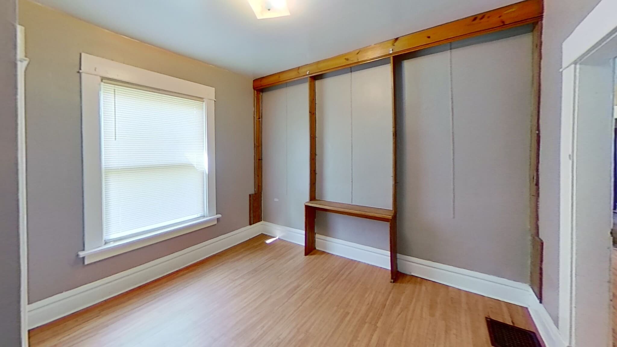 Building Photo - 324 E 20th Ave