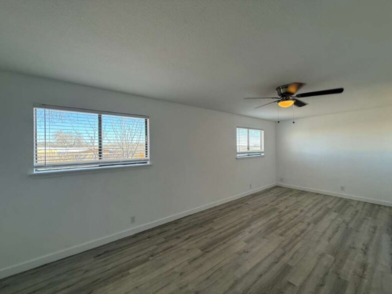 Building Photo - 164 Lost Forest St