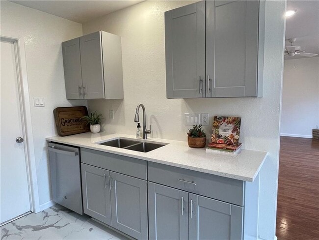 Building Photo - 1911 Heathwood Cir