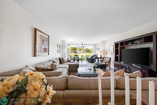 Building Photo - 3611 Oaks Clubhouse Dr