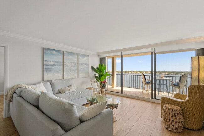 Building Photo - 130 Lakeshore Dr