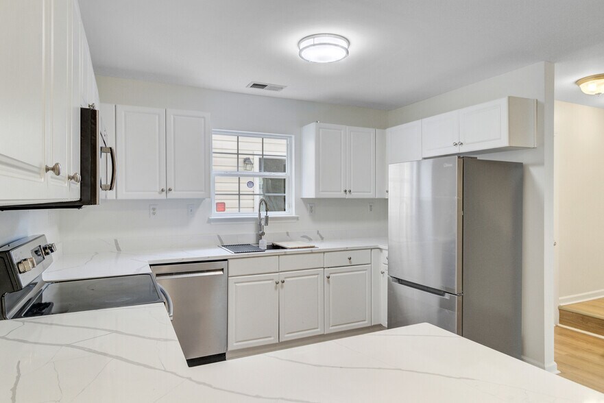 8662 Roanoke Dr. Newly Renovated Rental available Now! - 8662 Roanoke Dr
