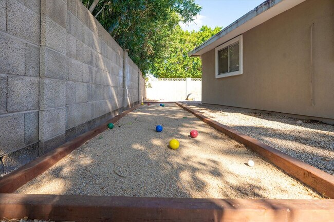 Building Photo - 5747 N 48th Ln