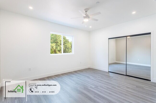 Building Photo - 1140 Redbud Dr