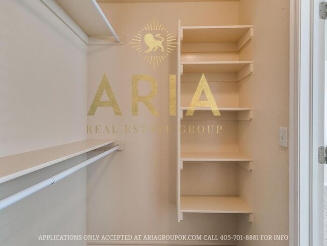 Building Photo - Spacious 2 Bed/1.5 Bath Norman Townhome Av...